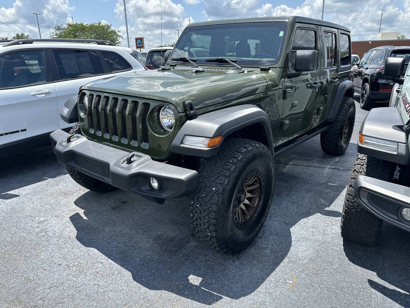 2023 Jeep Wrangler Sport S — SUV — 17,534 mi — Springfield, TN