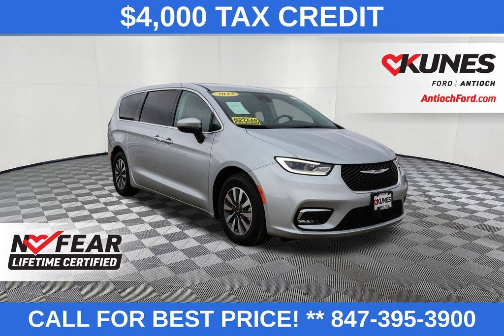 2023 Chrysler Pacifica Hybrid Touring L — Minivan — 53,339 mi — Antioch, IL