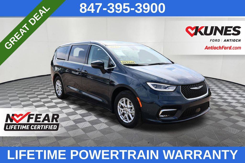 2023 Chrysler Pacifica Touring L — Minivan — 74,232 mi — Antioch, IL