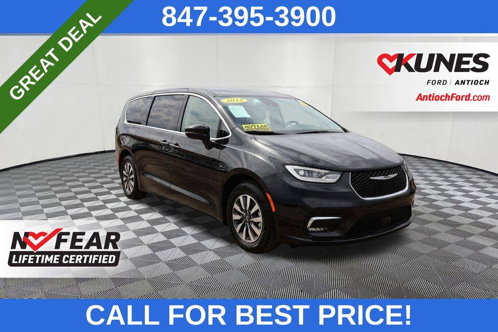 2023 Chrysler Pacifica Hybrid Touring L — Minivan — 66,349 mi — Antioch, IL