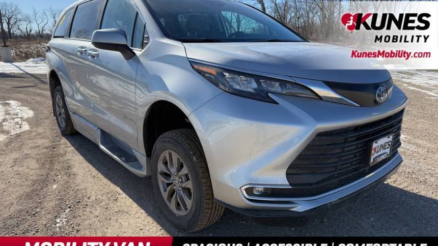 2024 Toyota Sienna XLE — Minivan — 500 mi — Antioch, IL