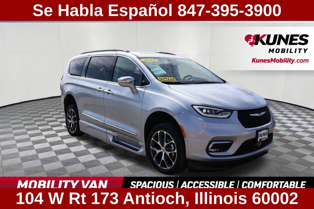 2022 Chrysler Pacifica Limited — Minivan — 13,906 mi — Antioch, IL