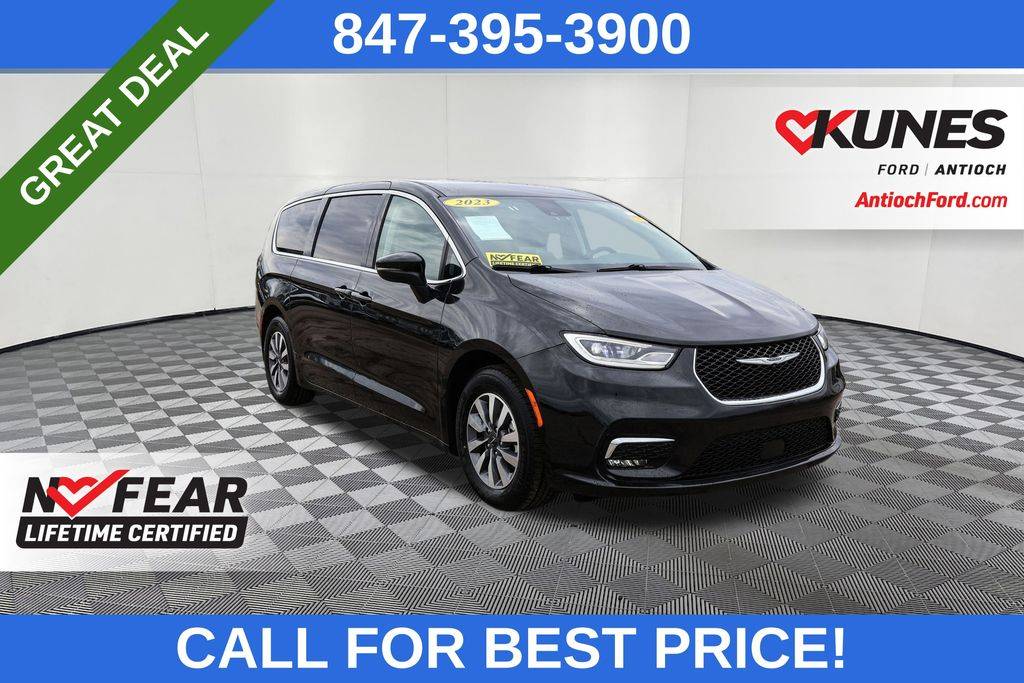 2023 Chrysler Pacifica Hybrid Touring L — Minivan — 61,574 mi — Antioch, IL