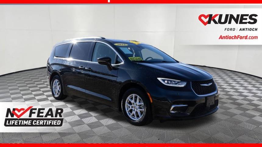 2022 Chrysler Pacifica Touring L — Minivan — 83,739 mi — Antioch, IL
