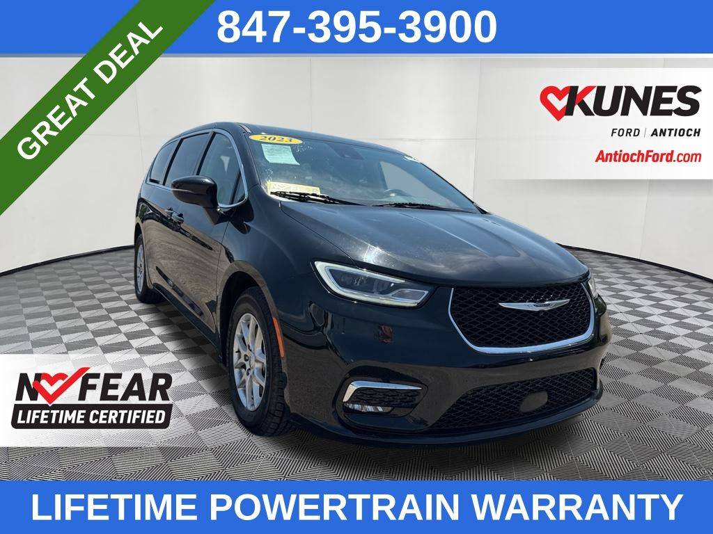 2023 Chrysler Pacifica Touring L — Minivan — 73,613 mi — Antioch, IL