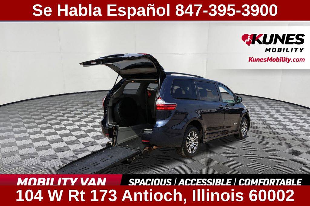 2020 Toyota Sienna XLE — Minivan — 11,564 mi — Antioch, IL