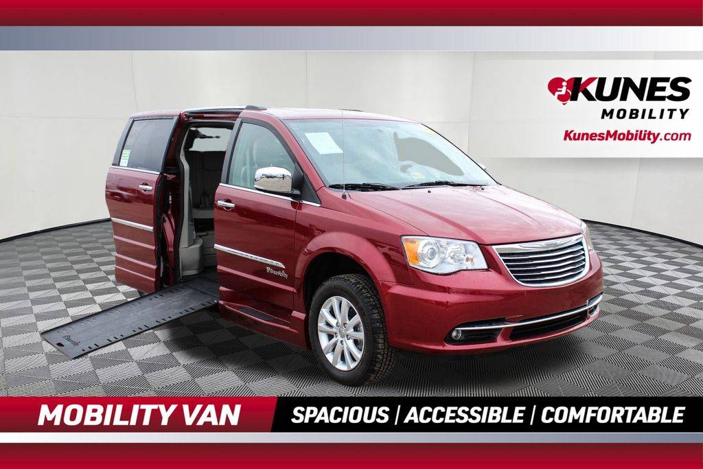 2016 Chrysler Town & Country Limited Platinum — Minivan — 12,050 mi — Antioch, IL