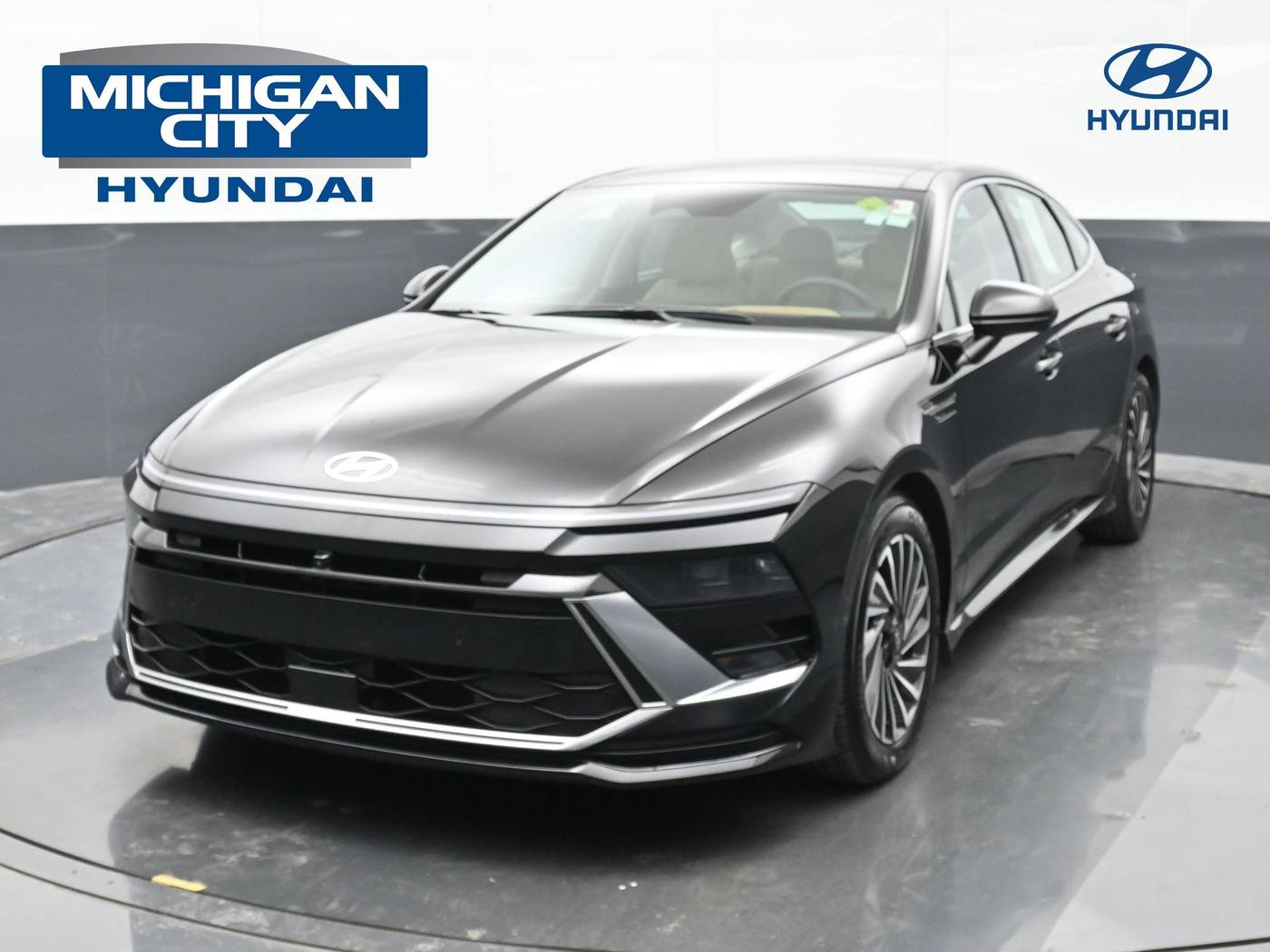 2025 Hyundai Sonata Hybrid Limited — Sedan — 10,312 mi — Michigan City, IN
