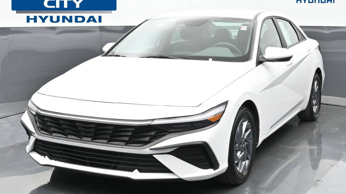2024 Hyundai Elantra SEL — Sedan — 31,086 mi — Michigan City, IN