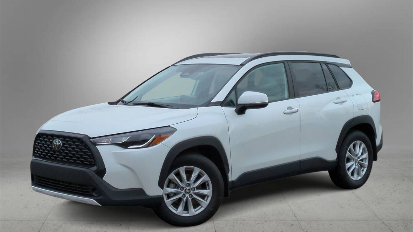 2024 Toyota Corolla Cross LE — SUV — 10,535 mi — Farmington Hills, MI