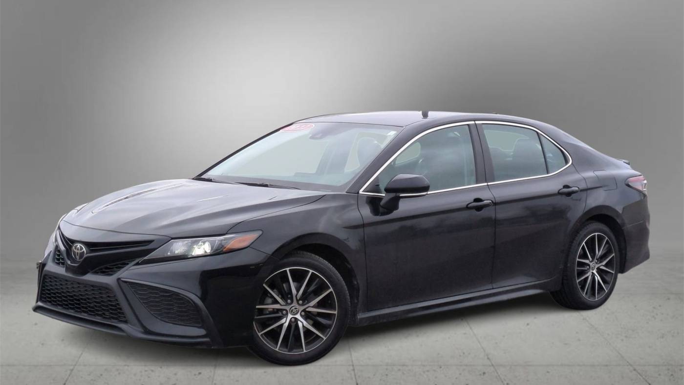 2022 Toyota Camry SE — Sedan — 63,595 mi — Farmington Hills, MI