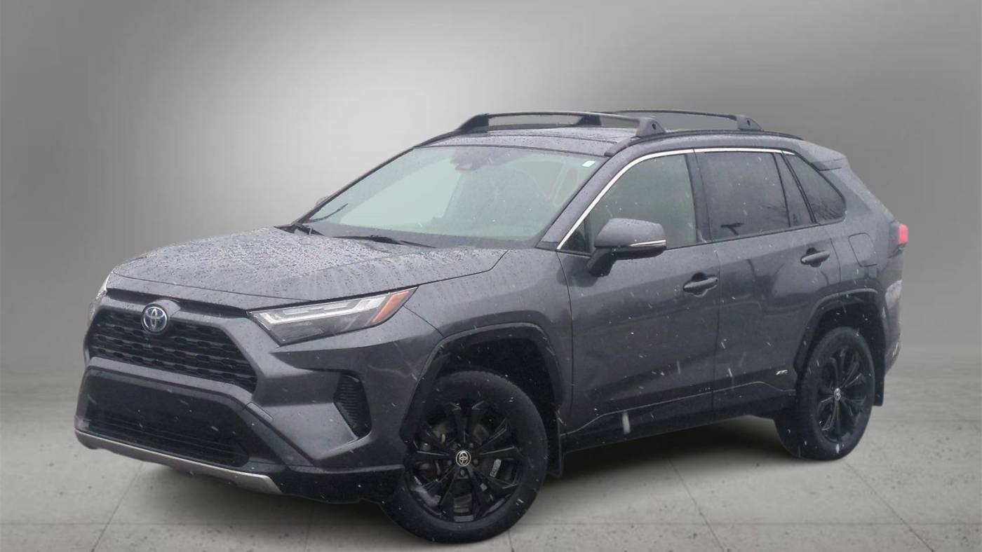 2022 Toyota RAV4 Hybrid SE — SUV — 8,693 mi — Farmington Hills, MI