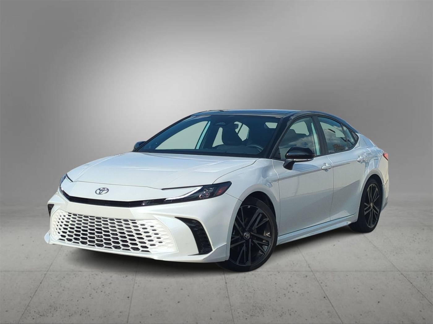 2025 Toyota Camry Hybrid XSE — Sedan — 16,839 mi — Farmington Hills, MI