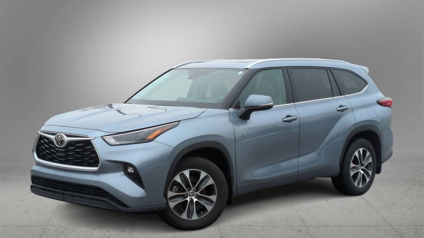 2022 Toyota Highlander XLE — SUV — 15,786 mi — Farmington Hills, MI