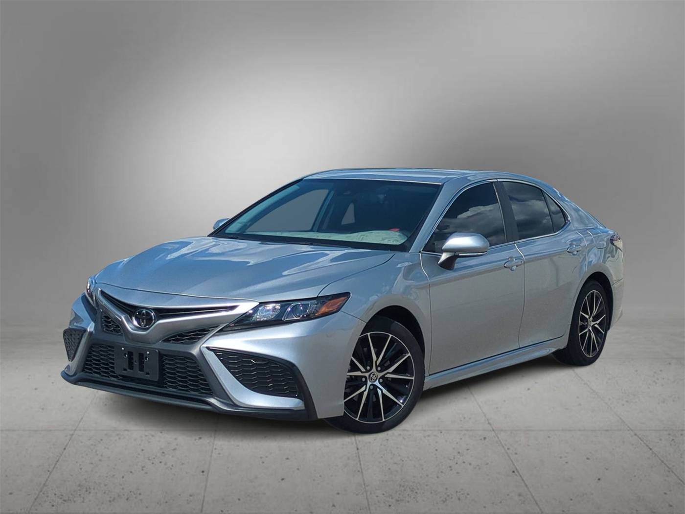 2024 Toyota Camry SE — Sedan — 21,941 mi — Farmington Hills, MI
