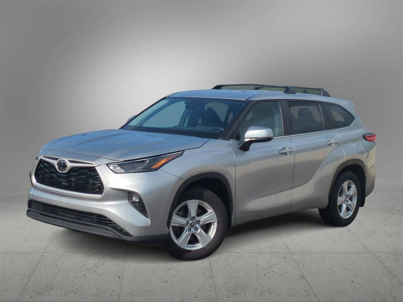 2023 Toyota Highlander LE — SUV — 28,757 mi — Farmington Hills, MI