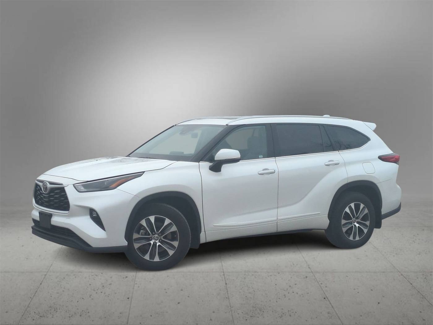 2022 Toyota Highlander XLE — SUV — 30,961 mi — Farmington Hills, MI