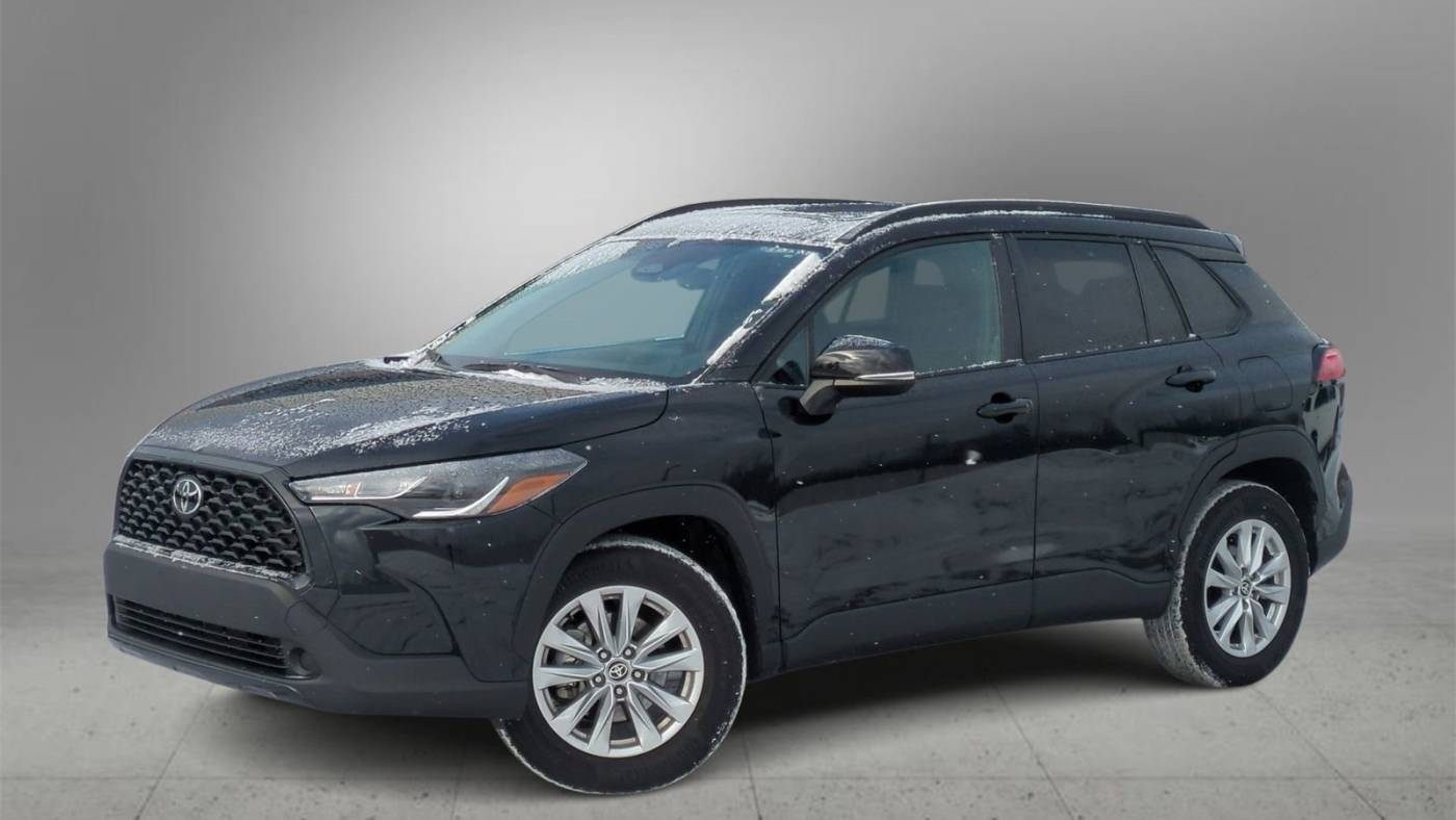2024 Toyota Corolla Cross LE — SUV — 4,275 mi — Farmington Hills, MI