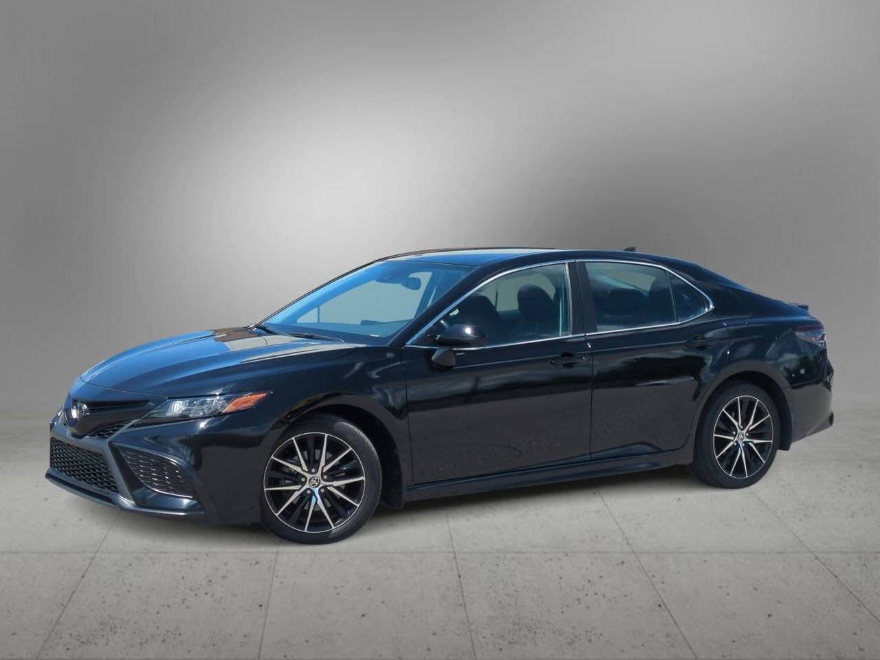2022 Toyota Camry SE — Sedan — 22,131 mi — Farmington Hills, MI