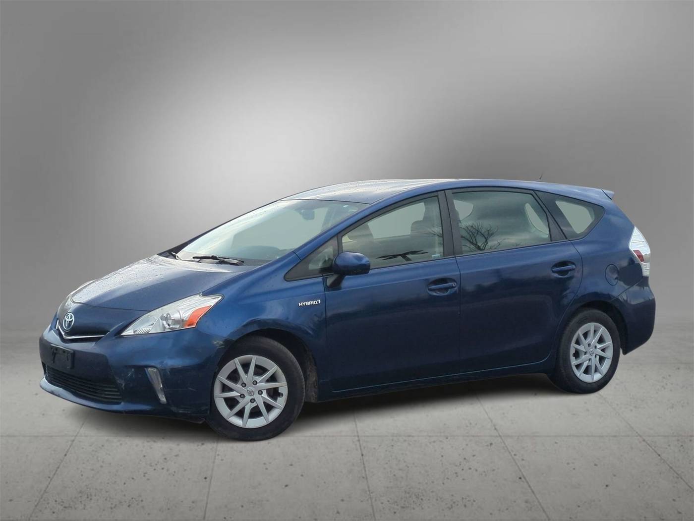 2013 Toyota Prius v Three — Wagon — 93,617 mi — Farmington Hills, MI