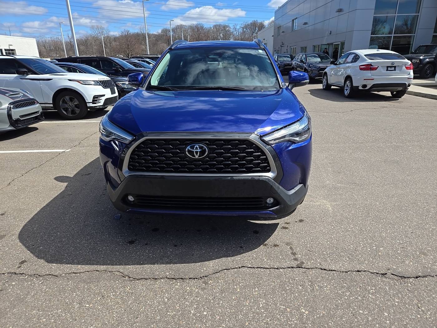 2023 Toyota Corolla Cross XLE — SUV — 13,052 mi — Farmington Hills, MI
