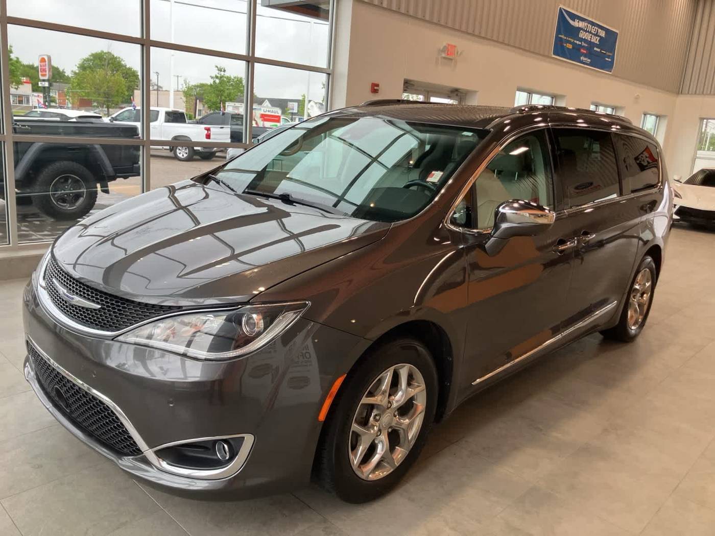 2019 Chrysler Pacifica Limited — Minivan — 98,596 mi — Sterling Heights, MI