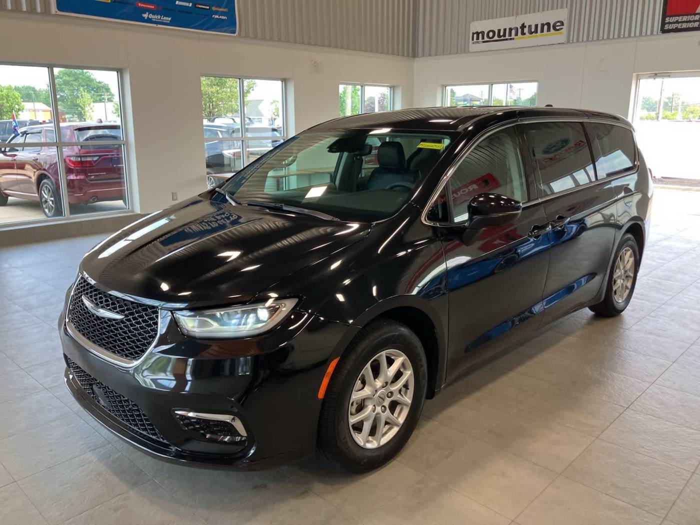 2023 Chrysler Pacifica Touring L — Minivan — 37,578 mi — Sterling Heights, MI