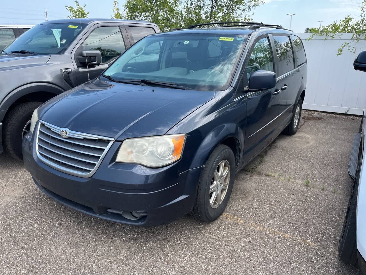 2008 Chrysler Town & Country Touring — Minivan — 176,735 mi — Sterling Heights, MI