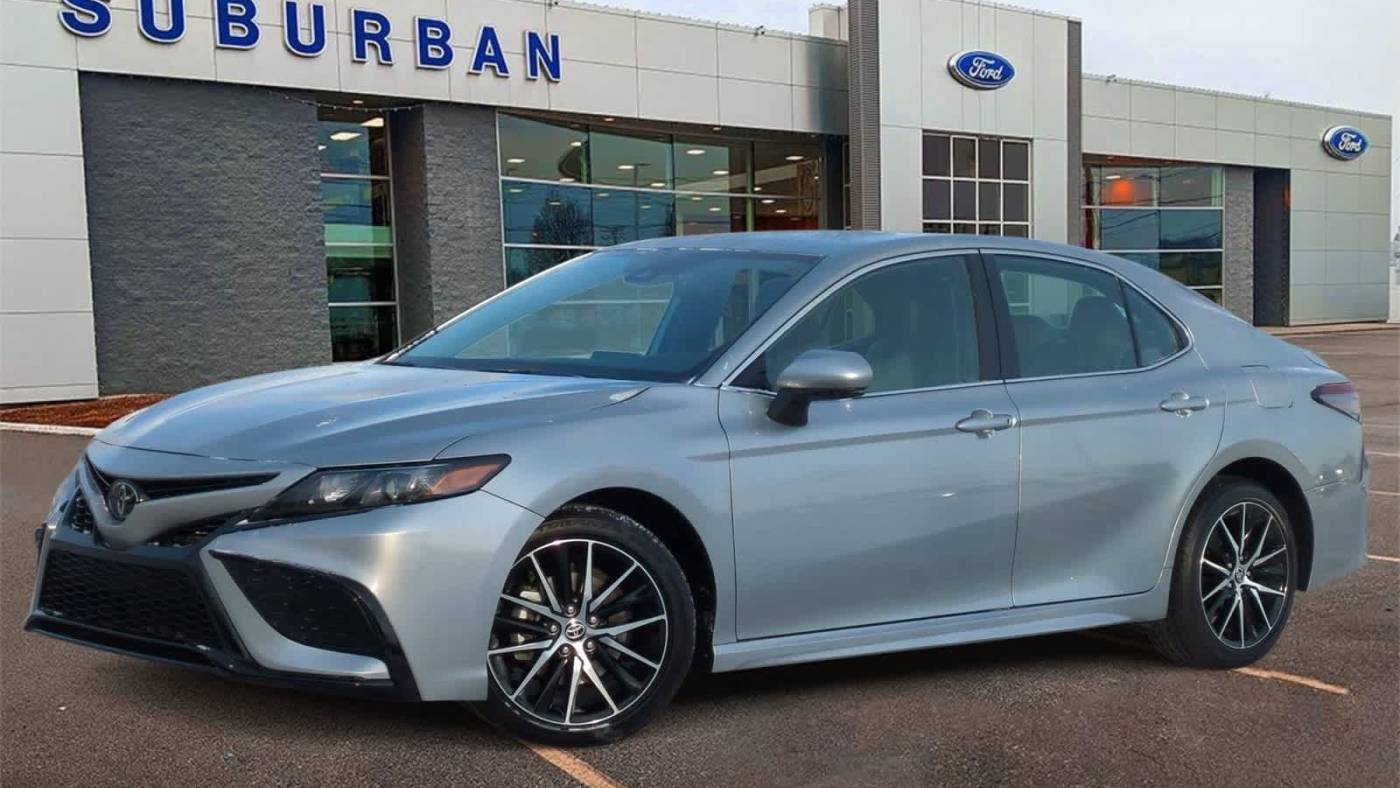 2024 Toyota Camry SE — Sedan — 15,105 mi — Sterling Heights, MI