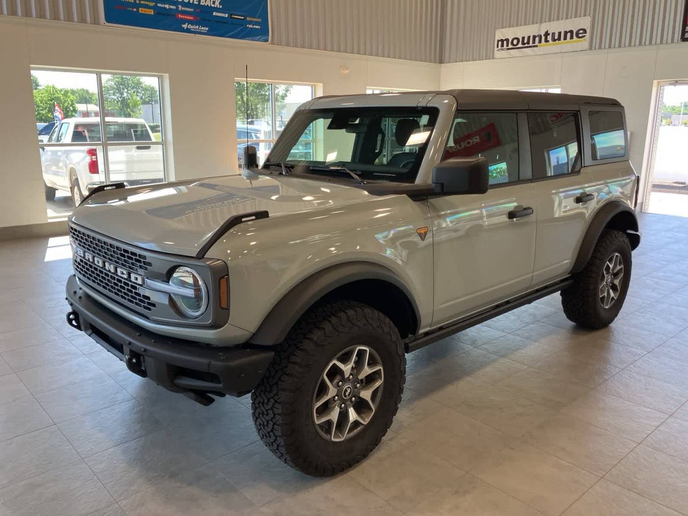 2024 Ford Bronco Badlands — SUV — 2,945 mi — Sterling Heights, MI