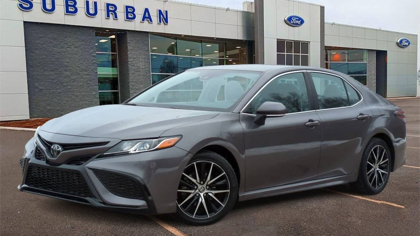 2022 Toyota Camry SE — Sedan — 51,200 mi — Sterling Heights, MI
