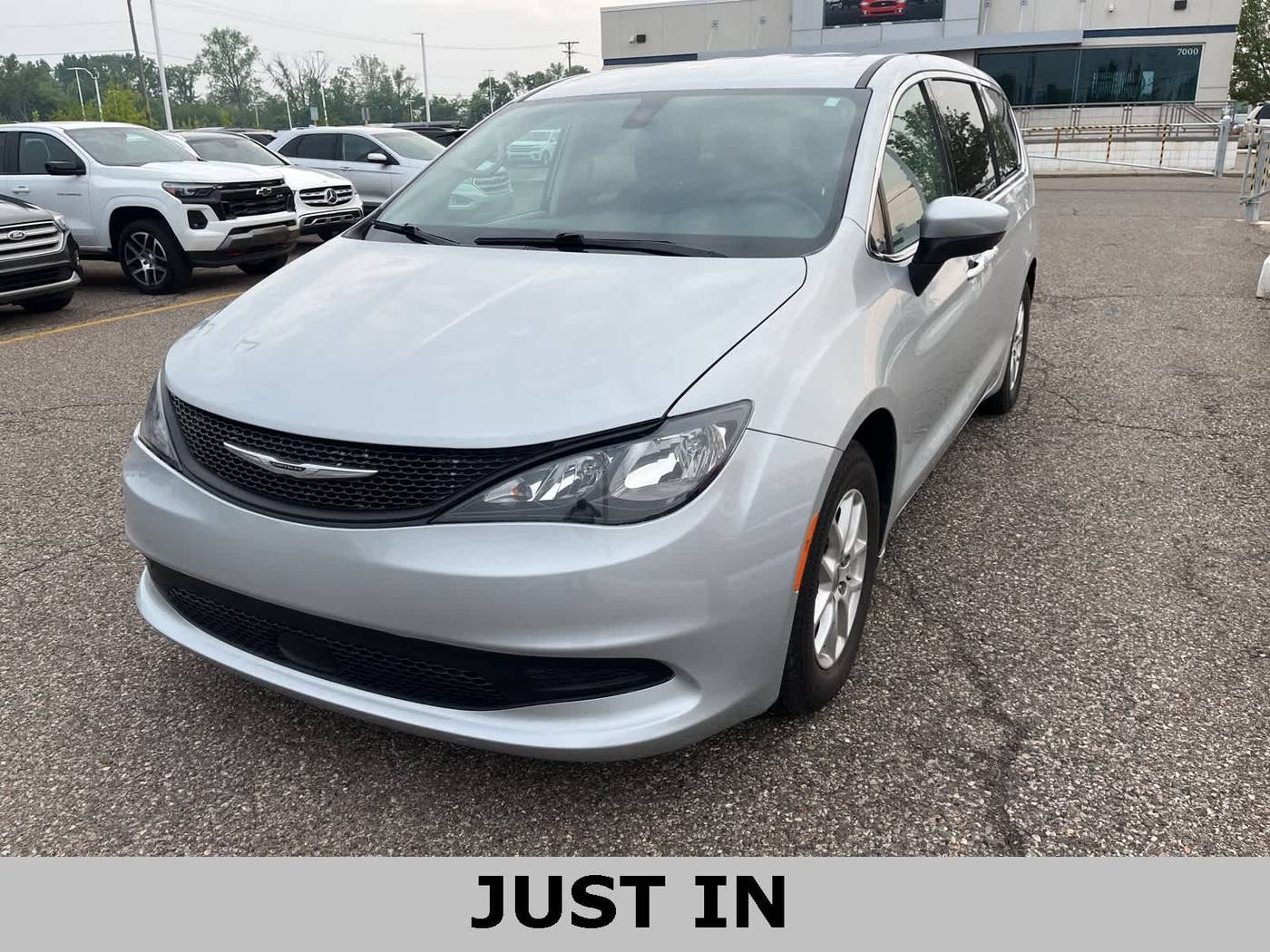 2022 Chrysler Voyager LX — Minivan — 58,886 mi — Sterling Heights, MI
