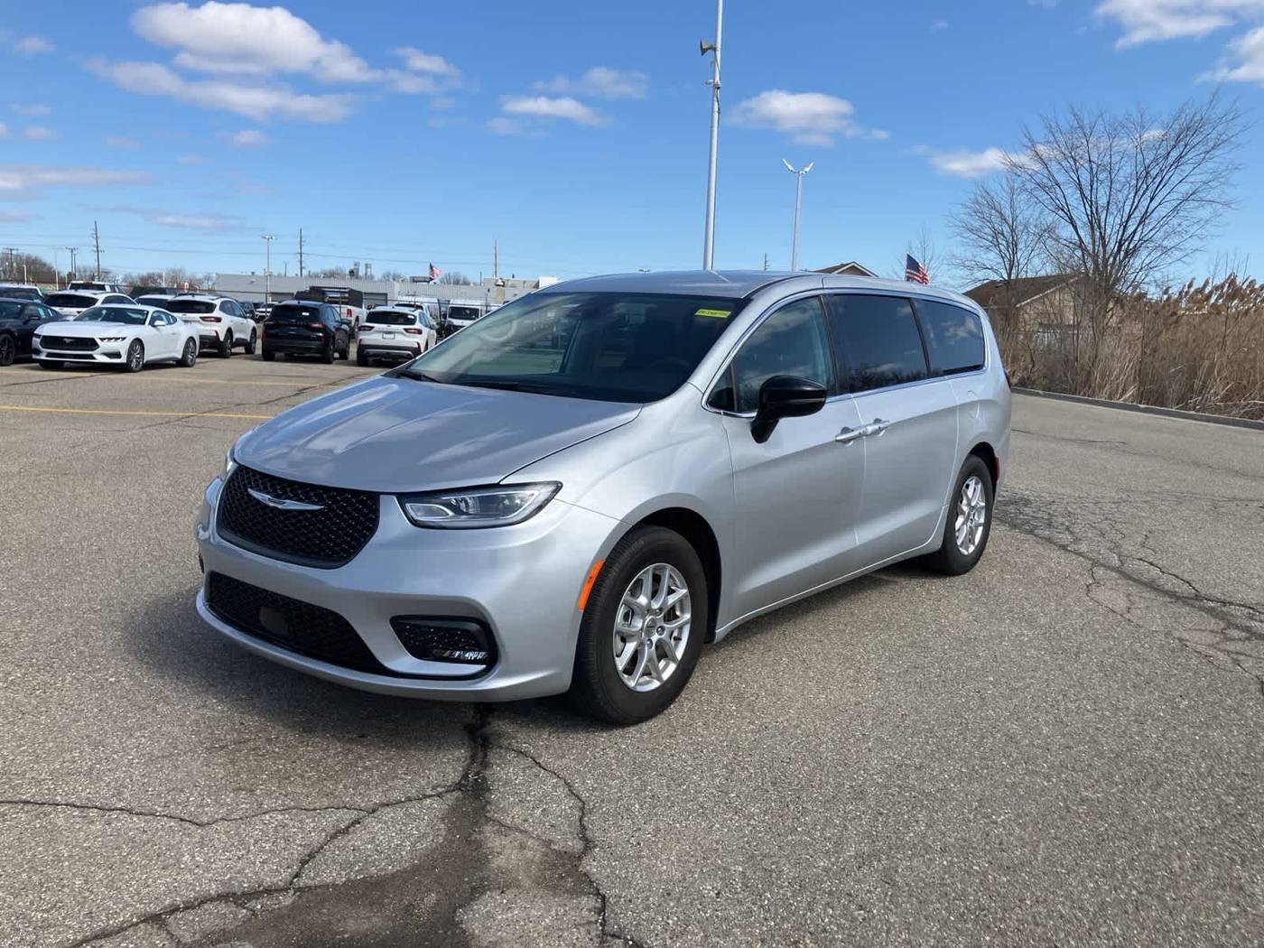 2024 Chrysler Pacifica Touring L — Minivan — 20,500 mi — Sterling Heights, MI