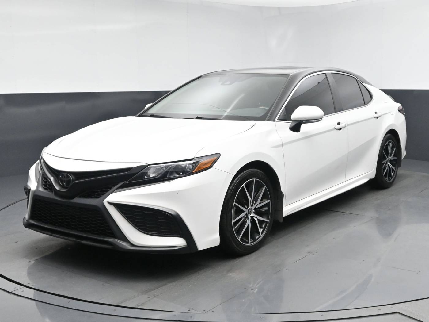 2023 Toyota Camry SE — Sedan — 4,400 mi — Freeport, NY