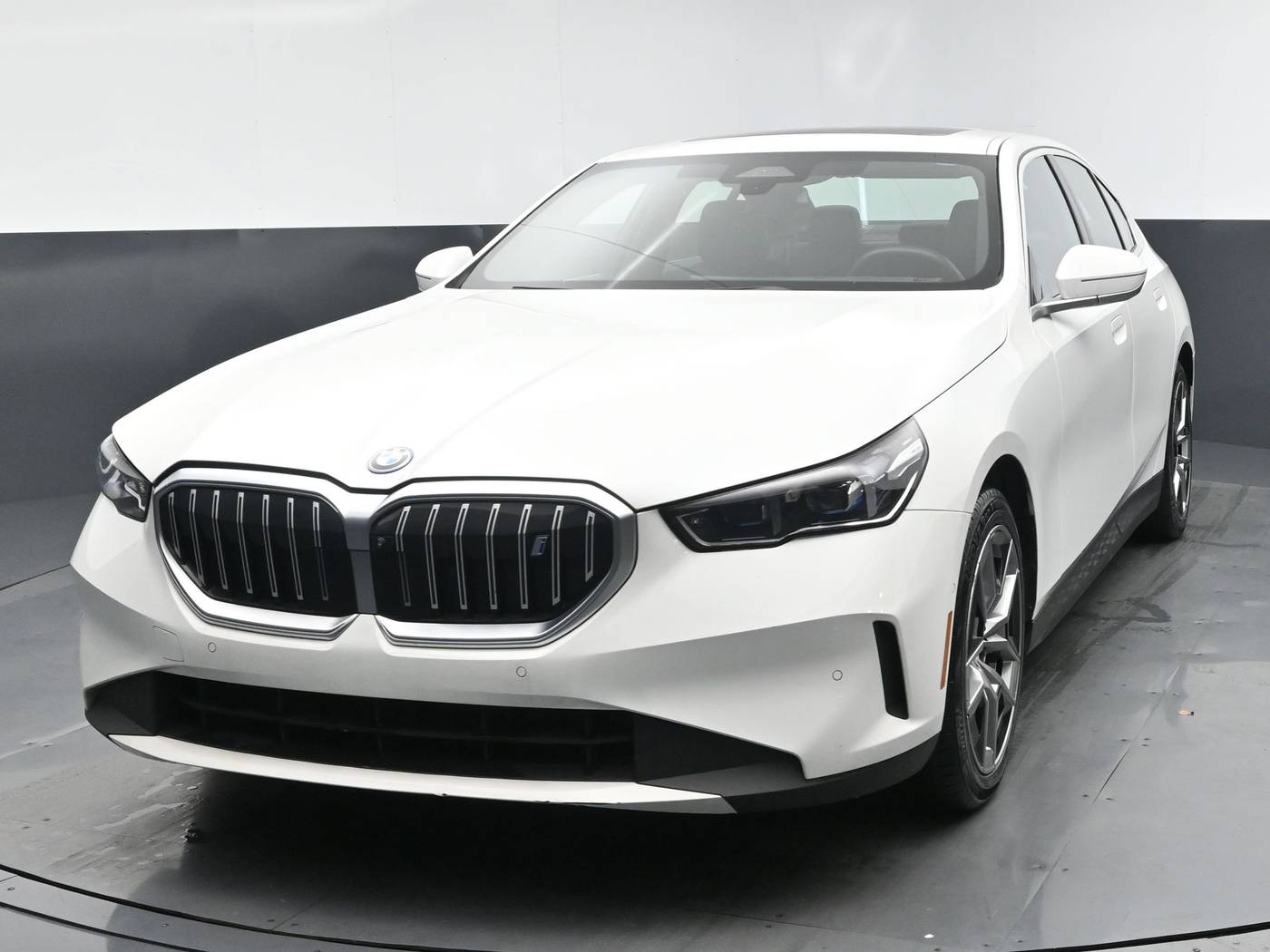 2024 BMW i5 eDrive40 — Sedan — 17,874 mi — Freeport, NY