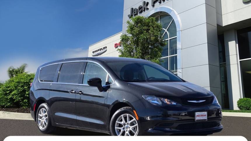 2022 Chrysler Voyager LX — Minivan — 53,113 mi — Countryside, IL