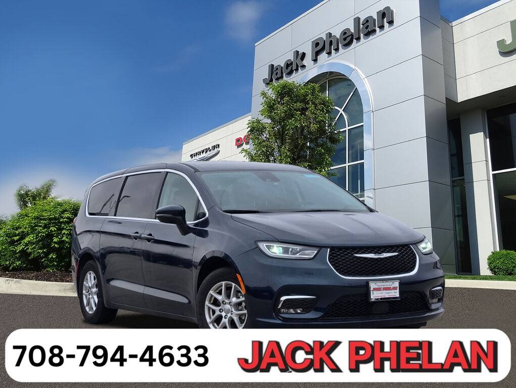 2023 Chrysler Pacifica Touring L — Minivan — 48,392 mi — Countryside, IL