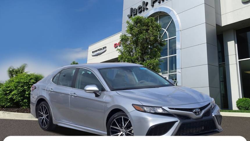 2022 Toyota Camry SE — Sedan — 60,017 mi — Countryside, IL