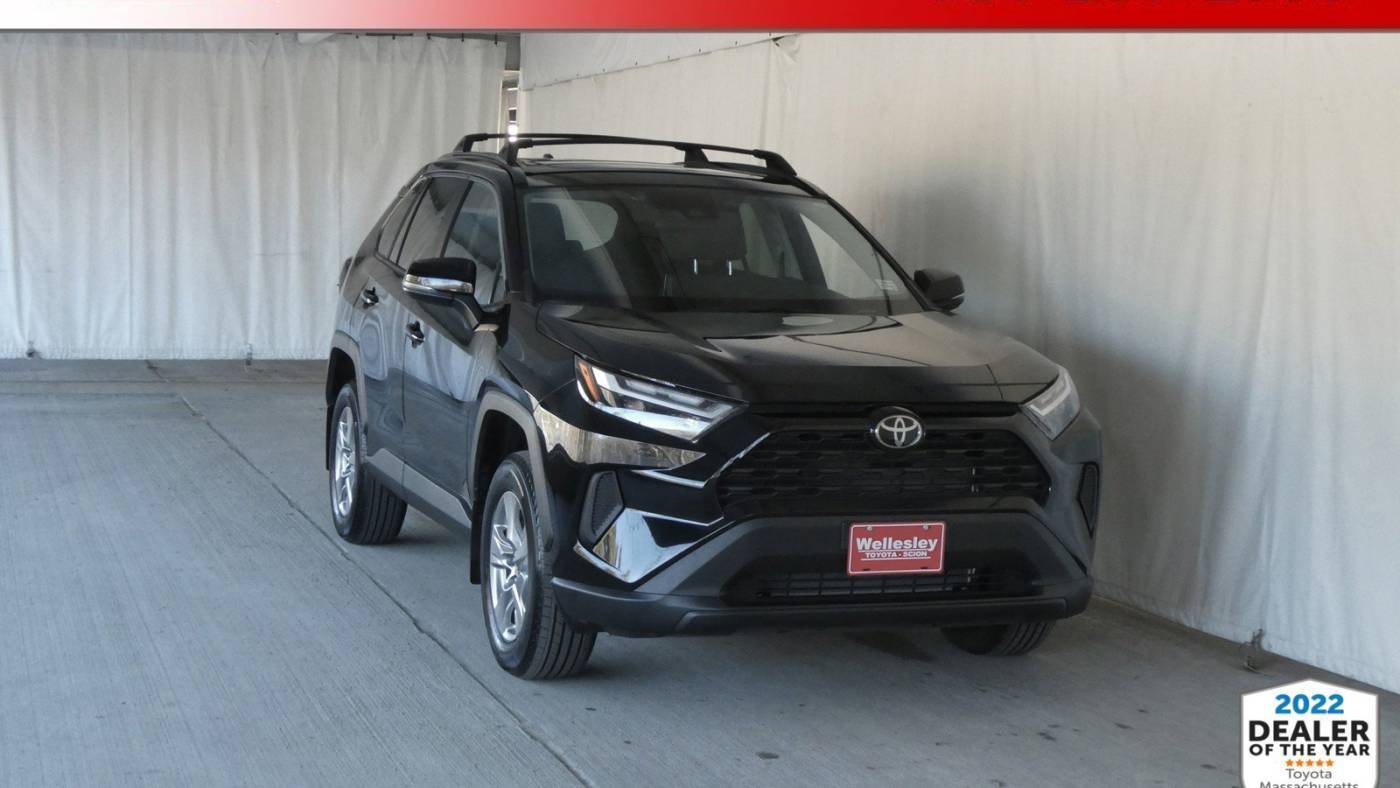 2022 Toyota RAV4 XLE — SUV — 7,004 mi — Wellesley, MA