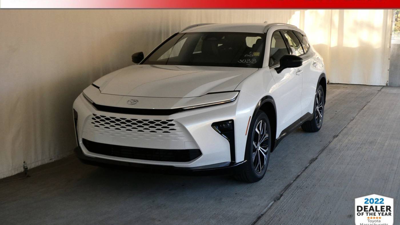 2025 Toyota Crown Signia XLE — SUV — 5 mi — Wellesley, MA