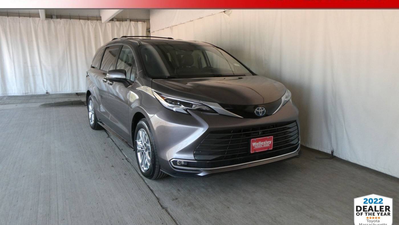 2023 Toyota Sienna Platinum — Minivan — 27,070 mi — Wellesley, MA