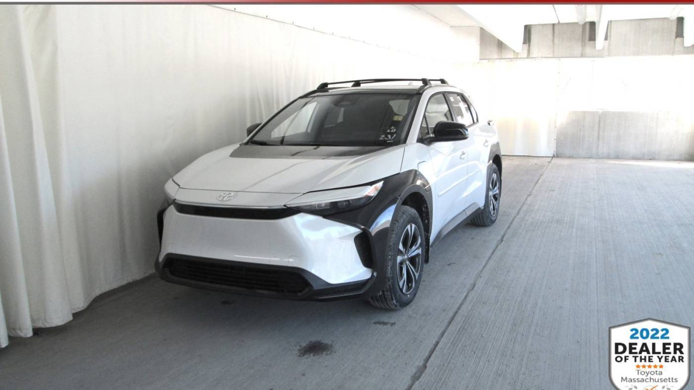 2025 Toyota bZ4X XLE — SUV — 5 mi — Wellesley, MA