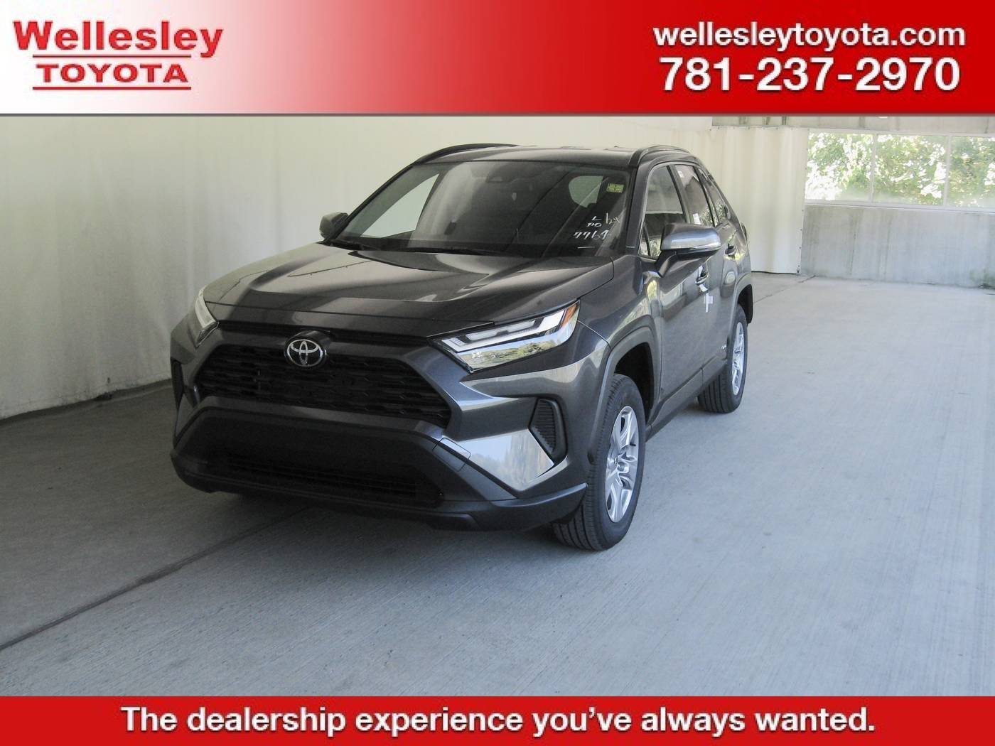 2025 Toyota RAV4 Hybrid XLE — SUV — 5 mi — Wellesley, MA