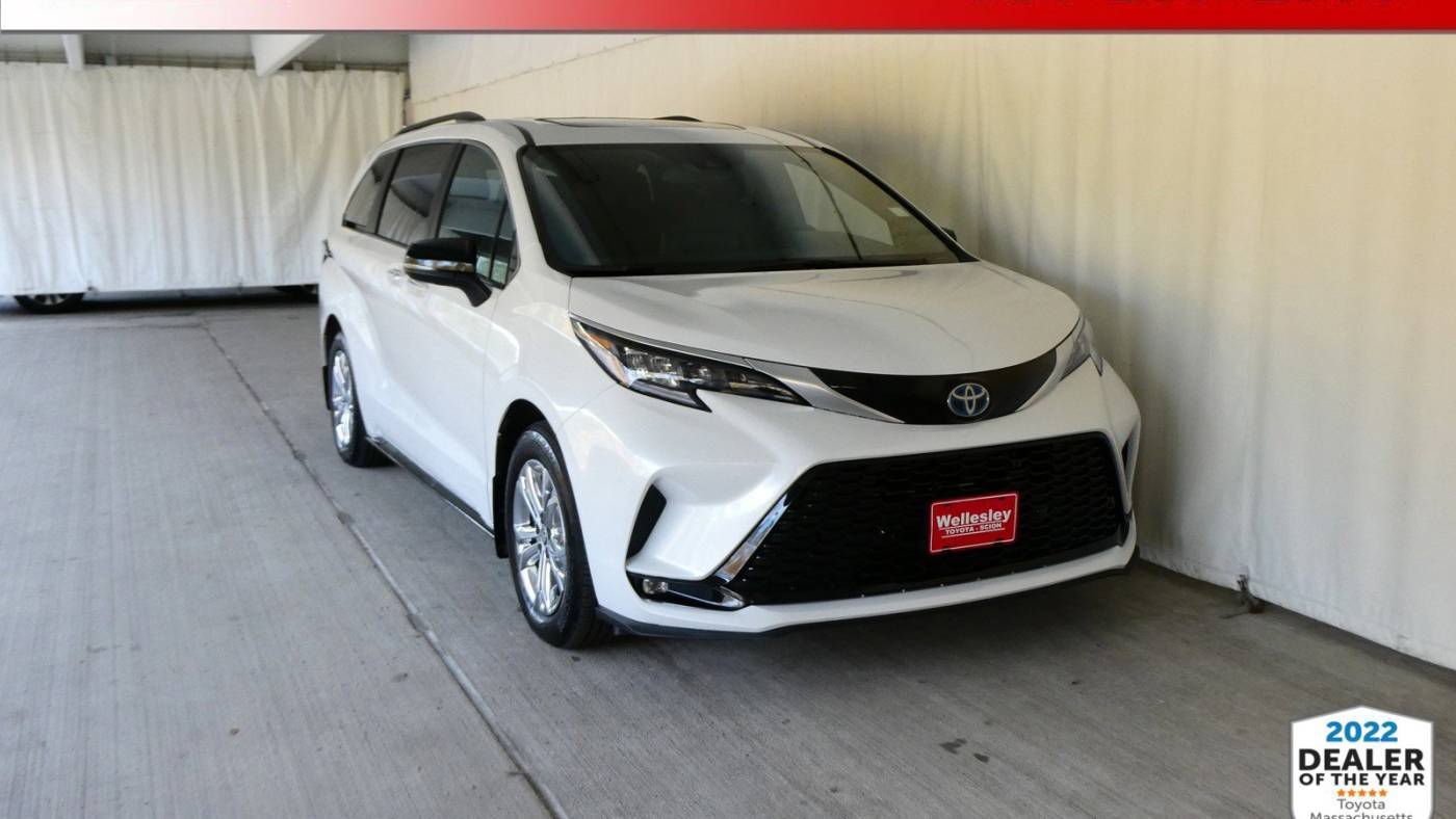 2023 Toyota Sienna XSE 25th Anniversary — Minivan — 9,440 mi — Wellesley, MA