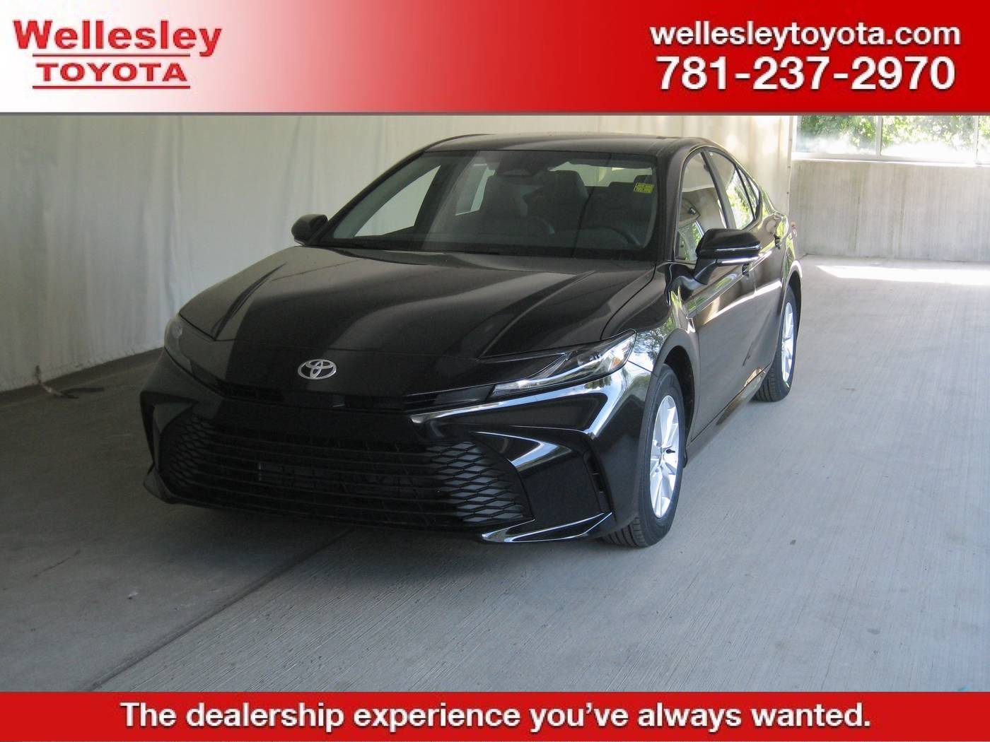 2025 Toyota Camry Hybrid LE — Sedan — 5 mi — Wellesley, MA