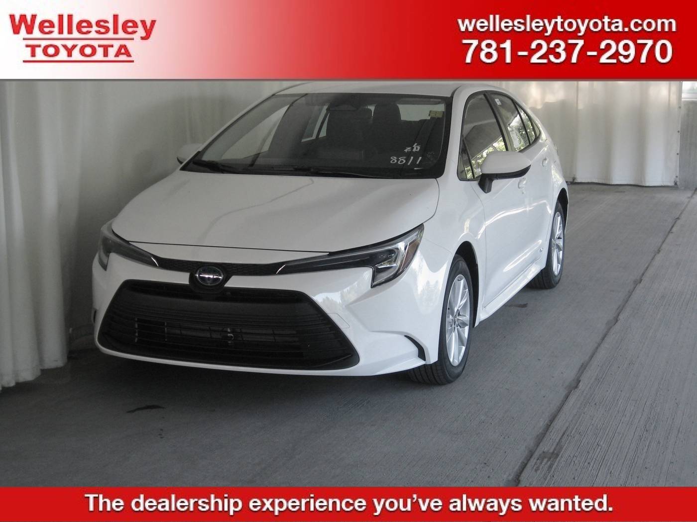 2025 Toyota Corolla Hybrid LE — Sedan — 5 mi — Wellesley, MA