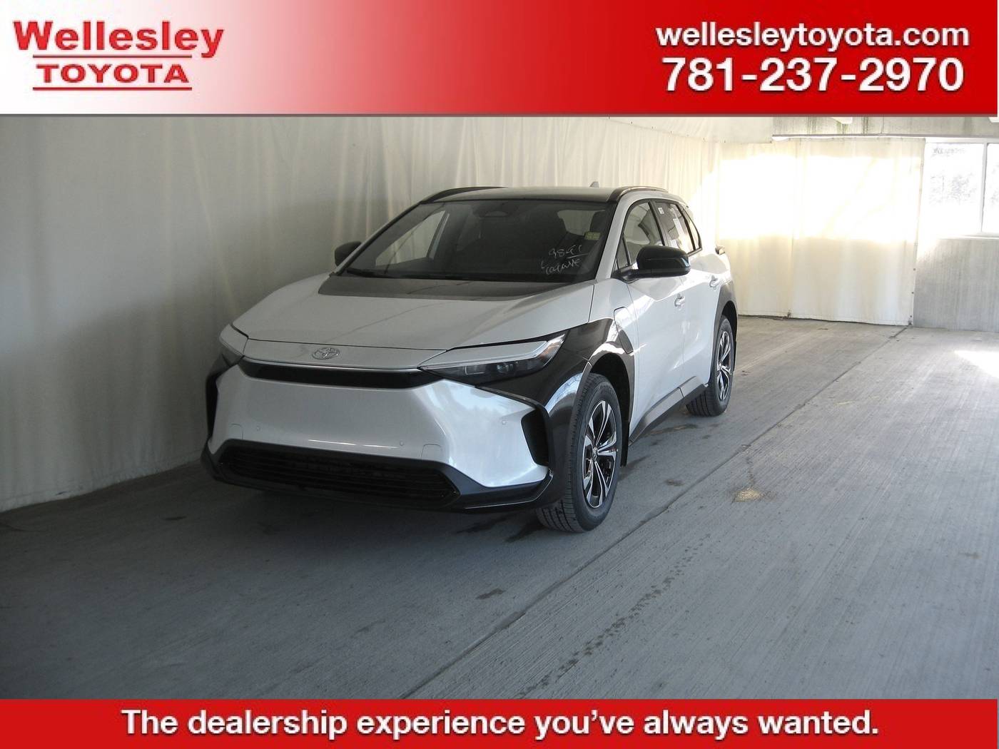 2025 Toyota bZ4X XLE — SUV — 5 mi — Wellesley, MA