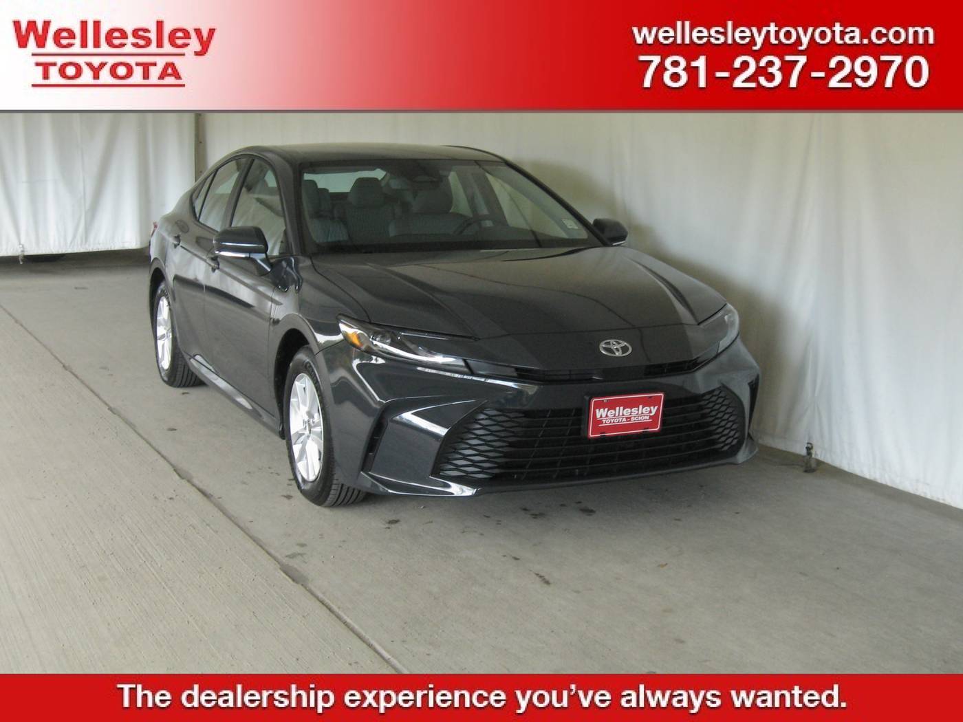 2025 Toyota Camry Hybrid LE — Sedan — 107 mi — Wellesley, MA