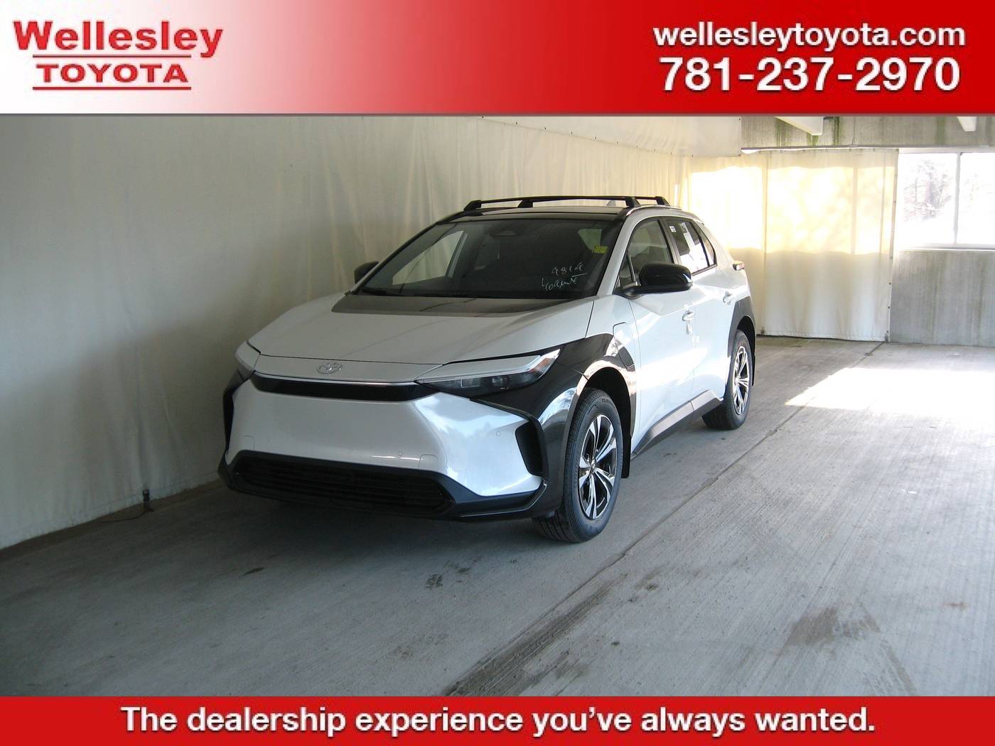 2025 Toyota bZ4X XLE — SUV — 5 mi — Wellesley, MA