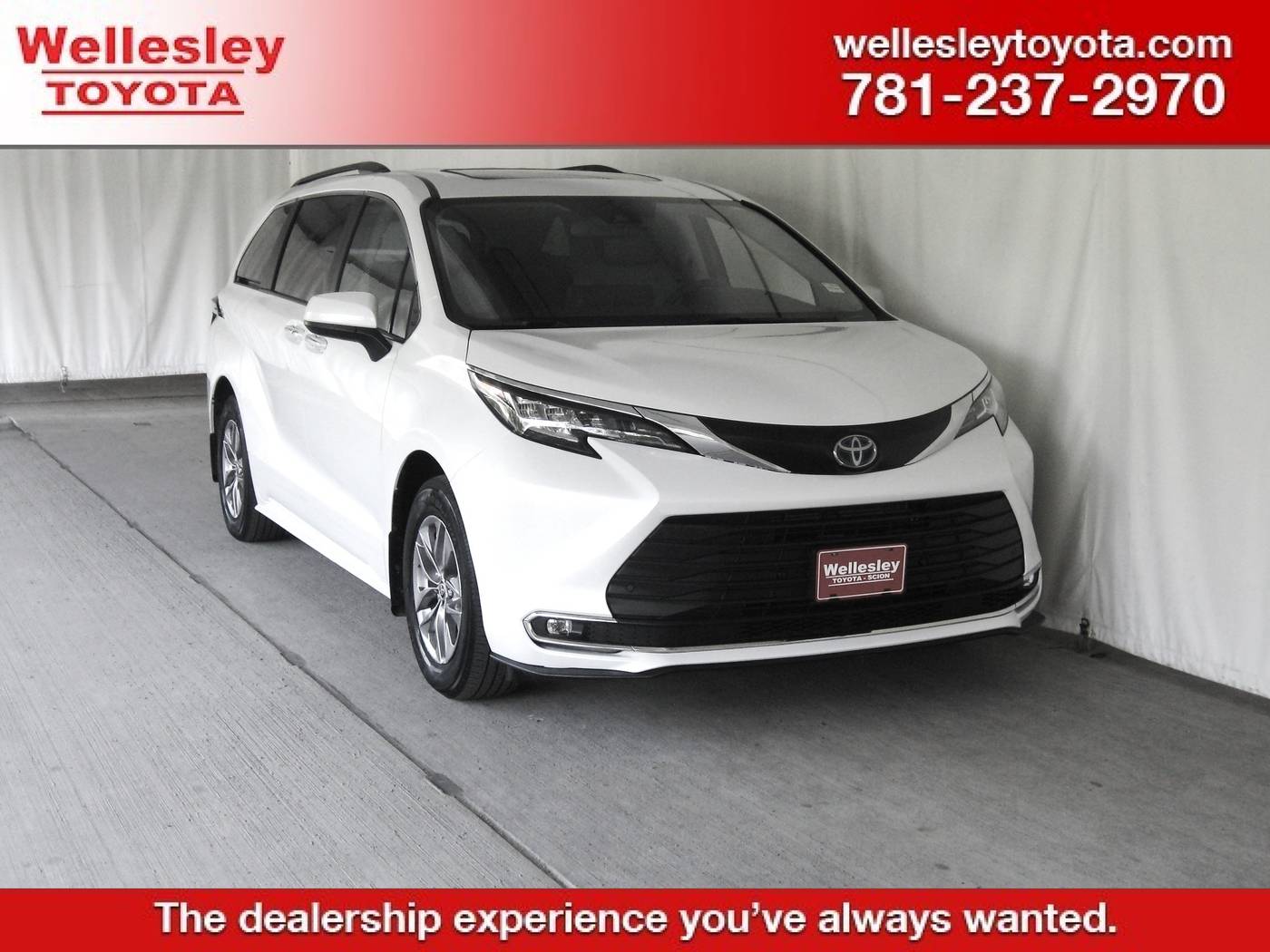 2023 Toyota Sienna XLE — Minivan — 25,181 mi — Wellesley, MA